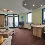 Strandburg 9017 *